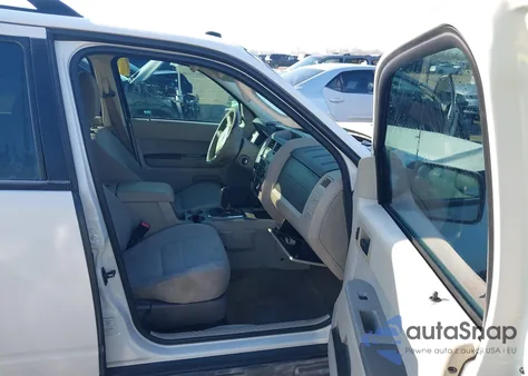 2011 Ford Escape Xlt z USA, uszkodzony, nr VIN 1FMCU0D70BKA93100